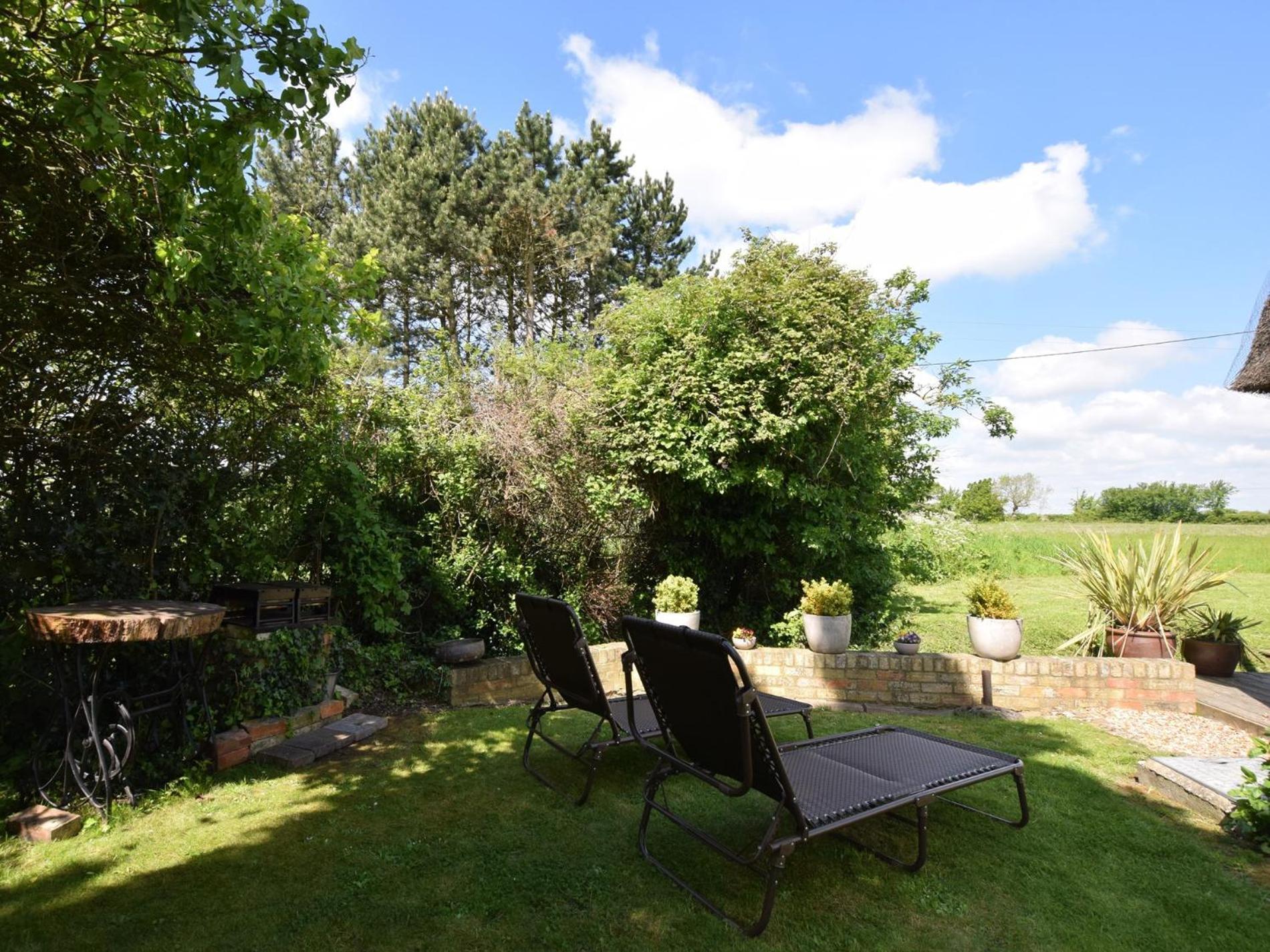 2 Bed In St Neots 62322 Villa Wyboston Exterior photo